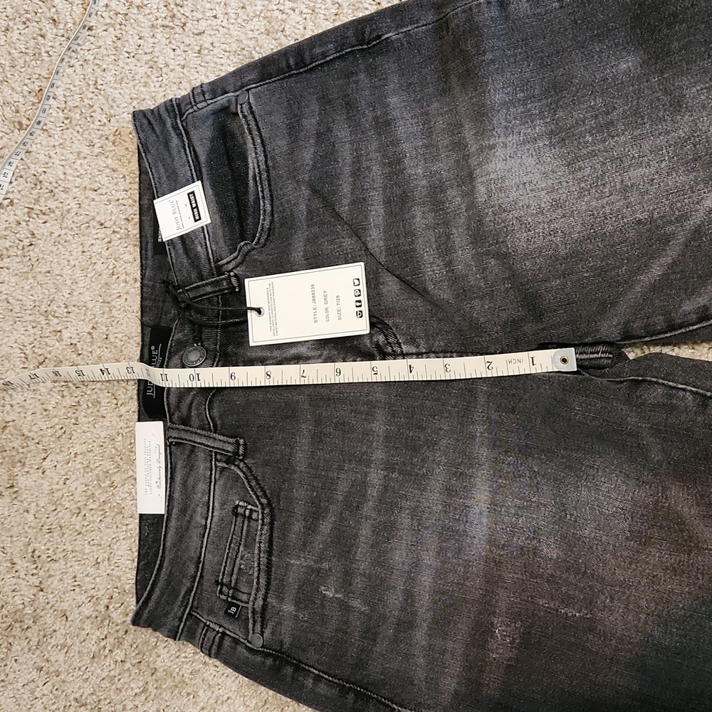 Judy Blue Capri's Size 7/28 - Picture 6 of 10